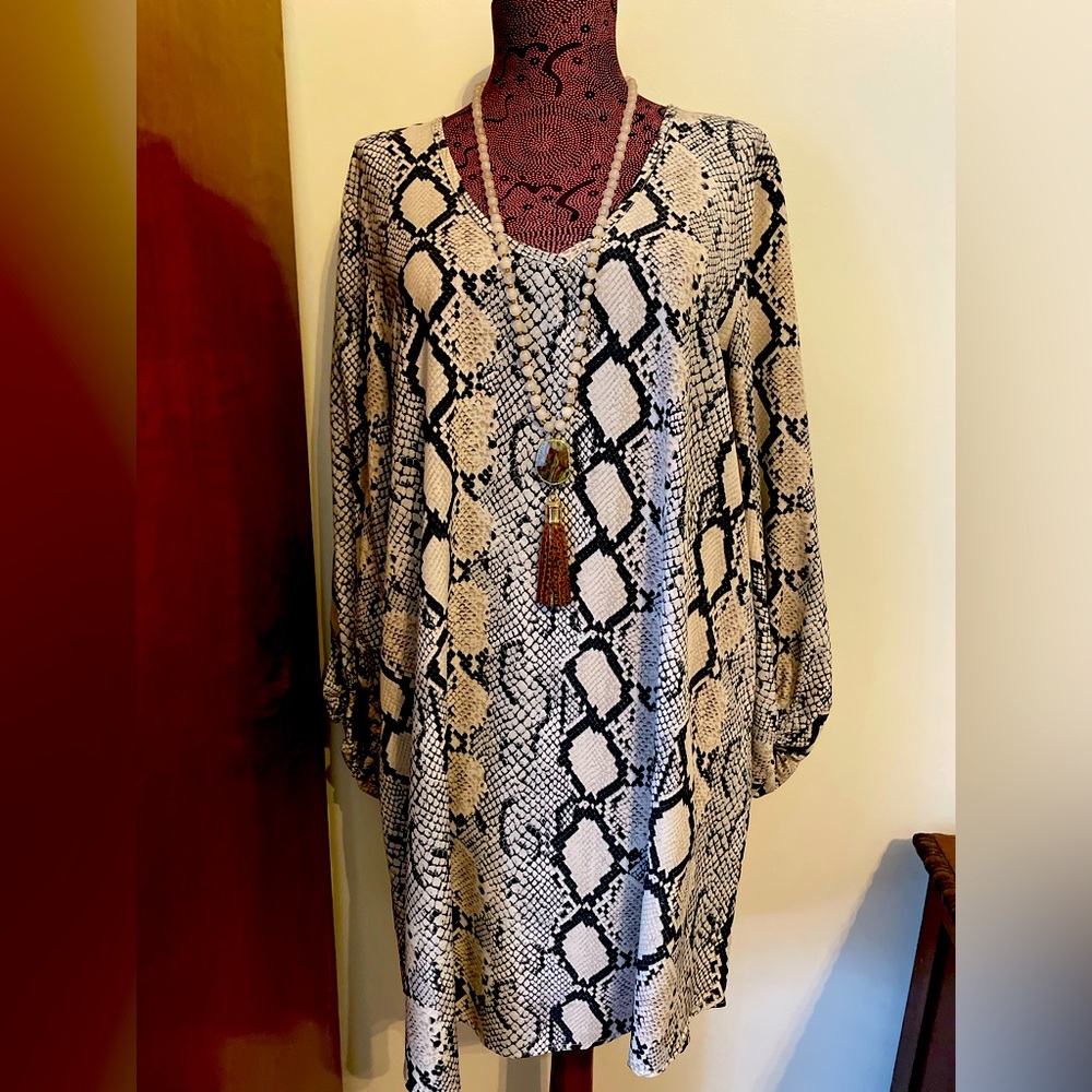 JODIFL Snakeskin Print Shift Dress with Balloon Sleeves, size M